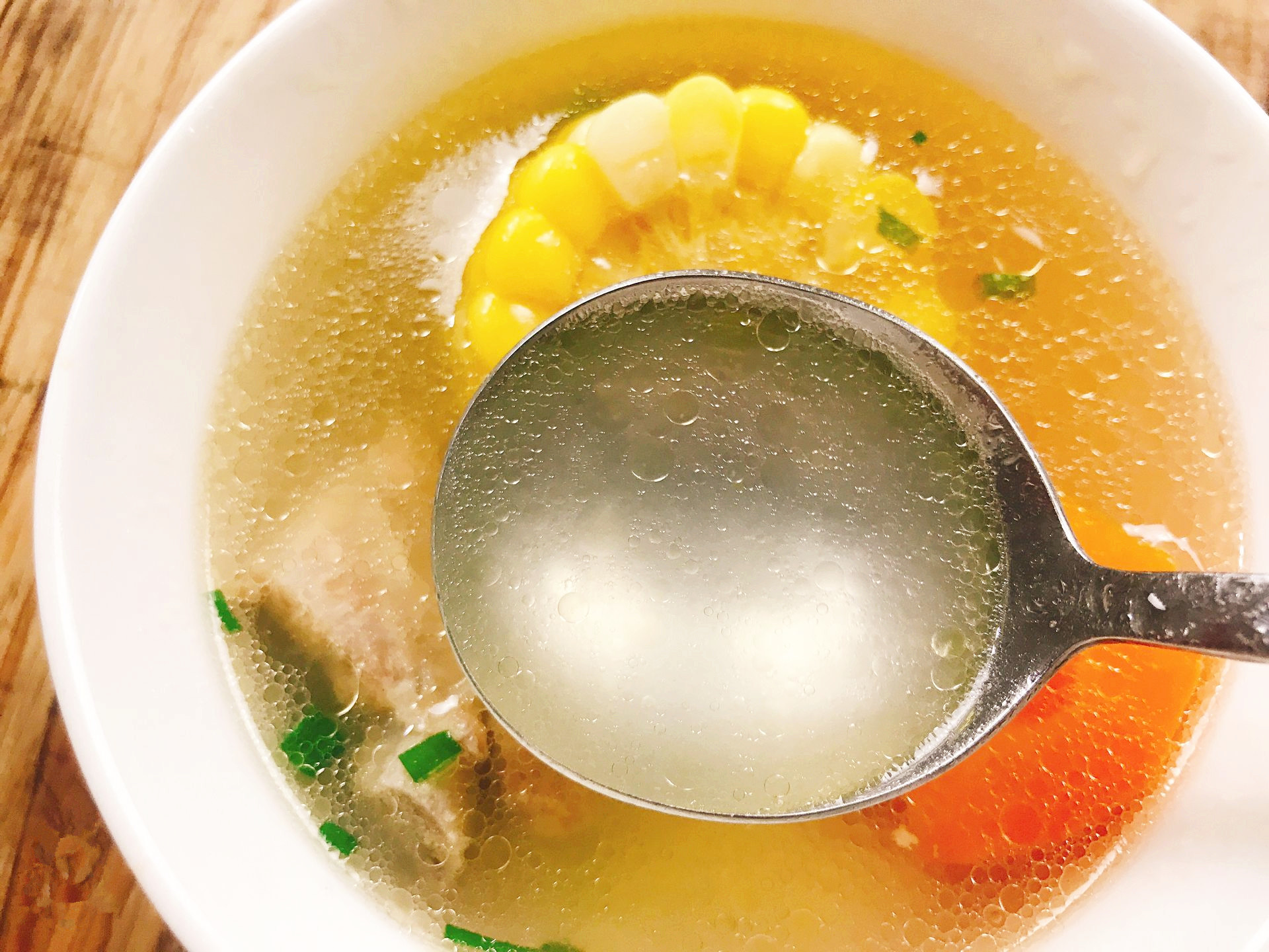 排骨汤最简单的做法,排骨汤怎么煮软烂入味适合老人吃