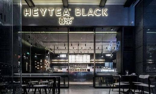 排队买奶茶的人好多啊原视频,怎么看待排队2小时买奶茶