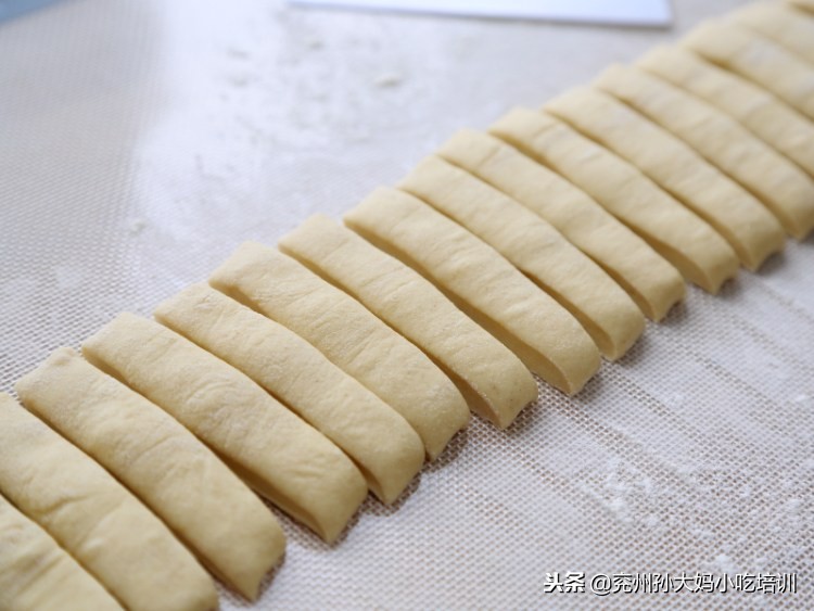 自家炸油条面的做法,家庭自制老面发面油条的做法