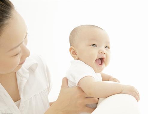 母乳喂养胸小是不是就没奶,胸一大一小还可以继续母乳喂养嘛