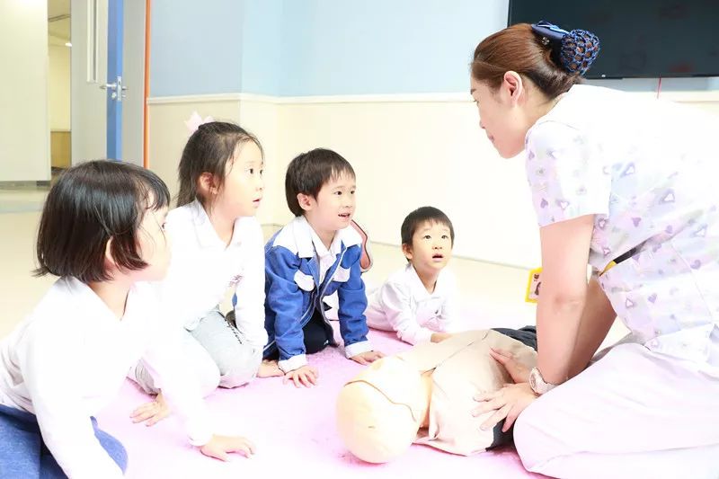 “妈妈，以后看牙我再也不哭啦！”