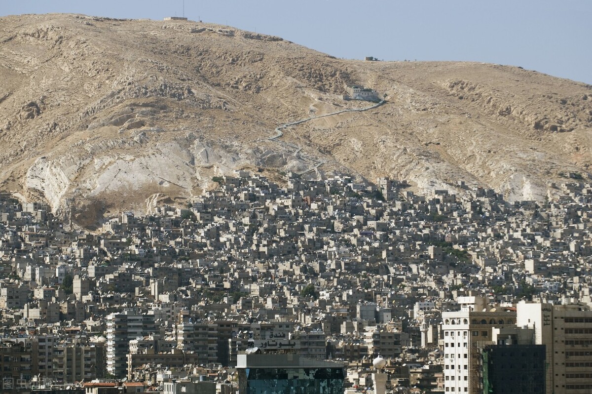 要先学会怎么样花钱，才能学会怎么样赚钱