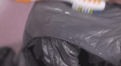 羽绒服表面发霉可以用酒精擦吗,羽绒服放衣柜里会发霉怎么回事