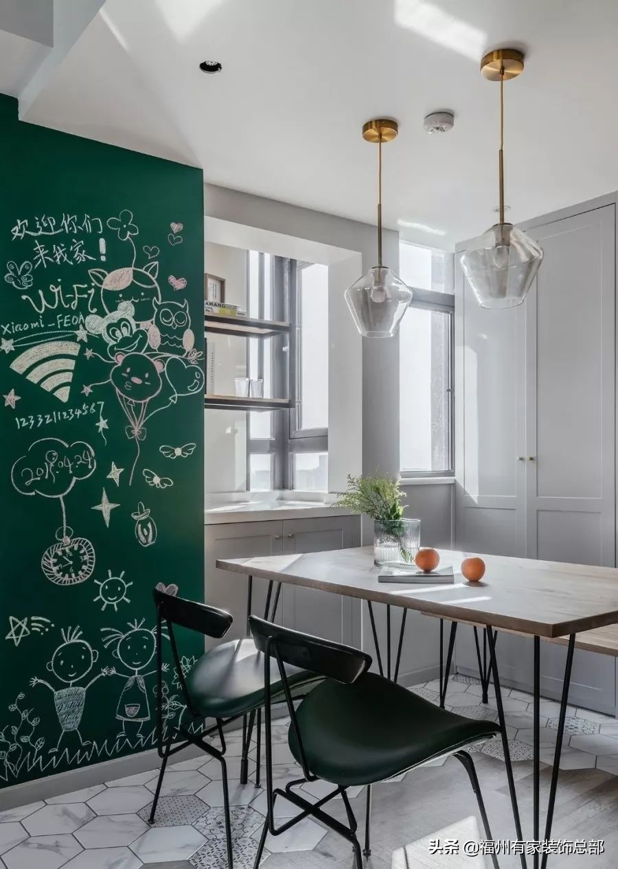 熊孩子在墙上乱画怎样教,解决熊孩子乱画墙的方法