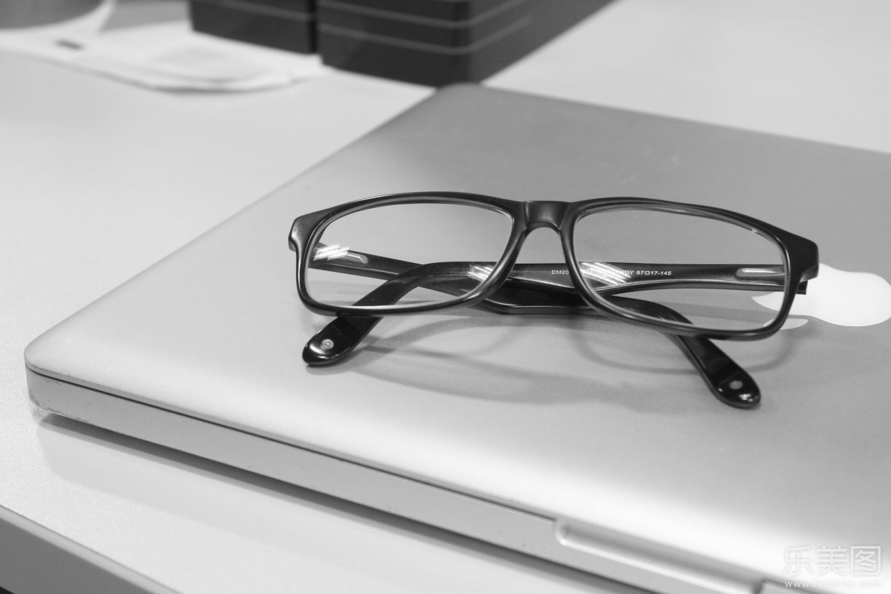 为什么眼镜那么贵简直是暴利行业,眼镜行业真的是暴利行业吗