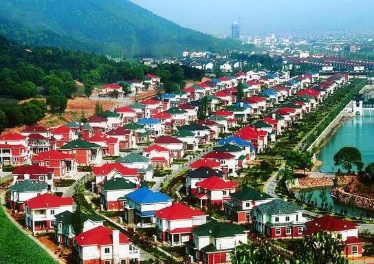 “土豪村”终于没落？曾家家住别墅开豪车，如今负债累累无力偿还