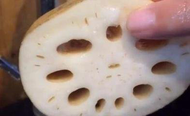 莲藕小孔里有泥怎么清理掉,莲藕中间的孔褐色洗不掉
