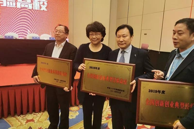 阳光不燥，秋风正好，带你一键解锁咸职的别样风采