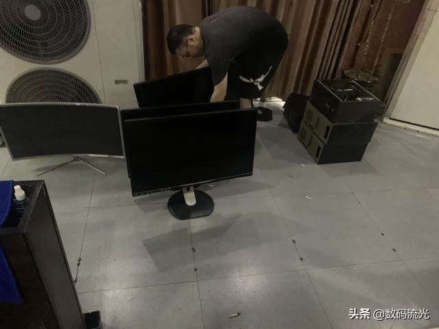 朋友网吧突然倒闭了，一些会员开始算计了，这种事我真做不出来