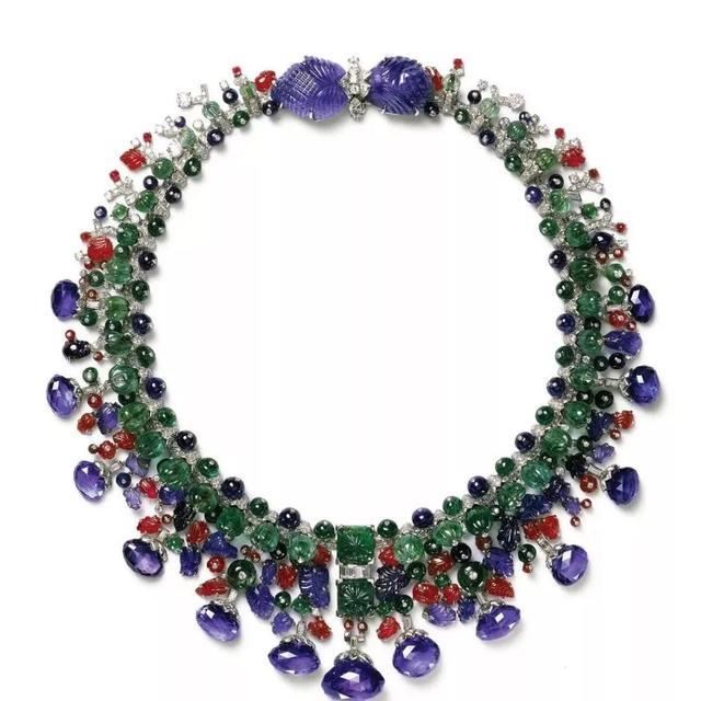 零基础入行，连手稿都一丝不苟，她是成就卡地亚传奇的天才设计师