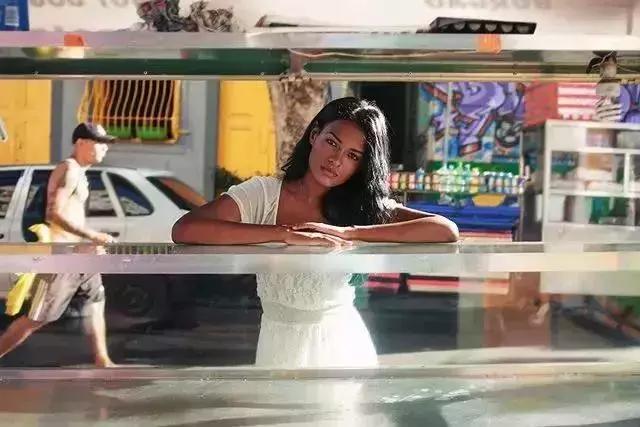 她拍摄了500个女神，组成世界美女地图，没有一张是网红脸