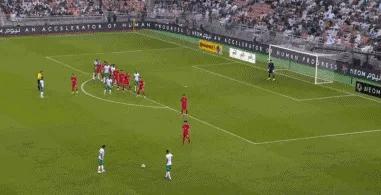 国足2-3憾负沙特队!主教练李铁:球员在上半场表现过于拘谨,但大家在落后的情况下没有放弃