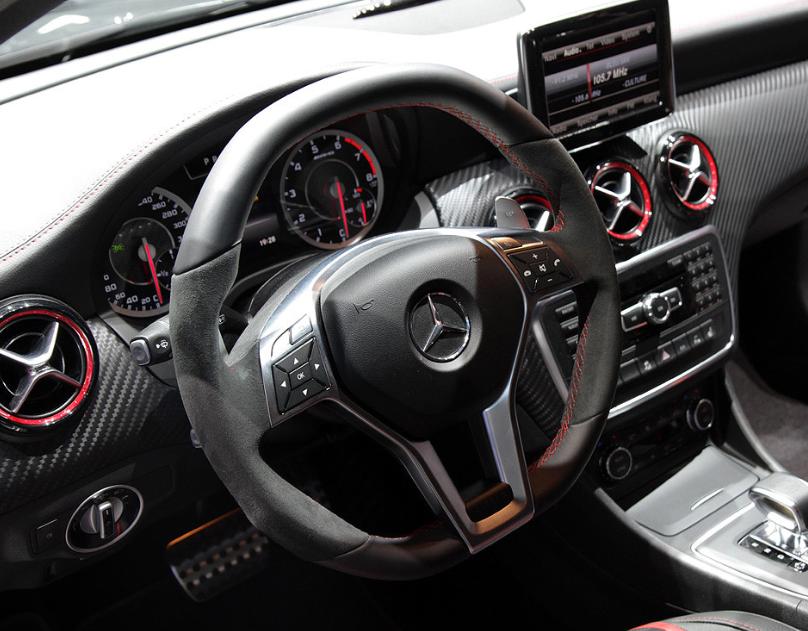 奔驰小钢炮a45是紧凑型吗,奔驰小钢炮a45s视频