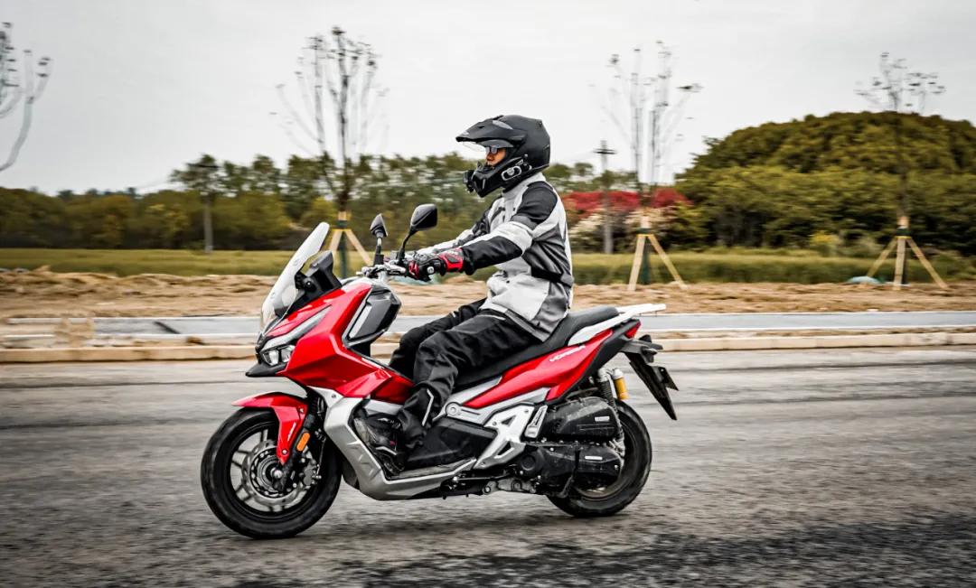 大阳ADV150胖虎试驾:真正的跨界踏板,兼顾城市越野可玩性极高