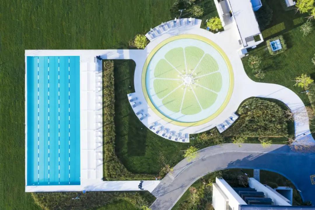 夏日泳池风景,夏日玩水胜地无边际泳池