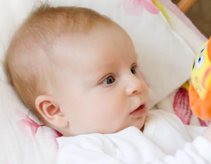 6岁小孩被妈妈批评反应,6个月宝宝脸上被划破会留疤吗