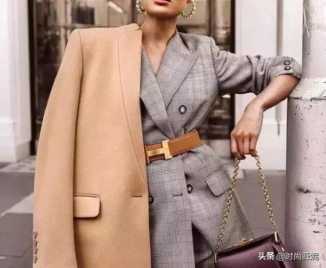 宽松外套搭配腰带,搭配一条腰带就变得时髦有型