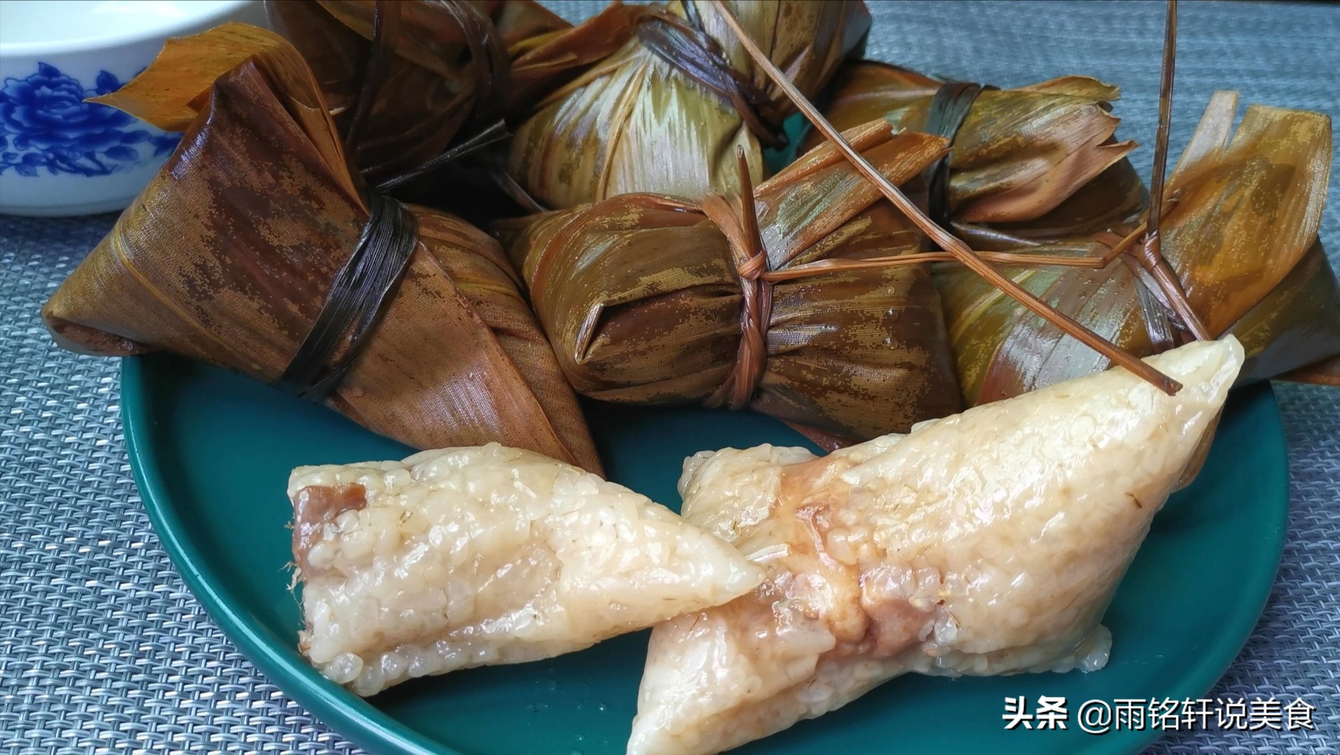 手把手教你包肉粽子，还不会的都看看，学会包给家人吃，咸香软糯