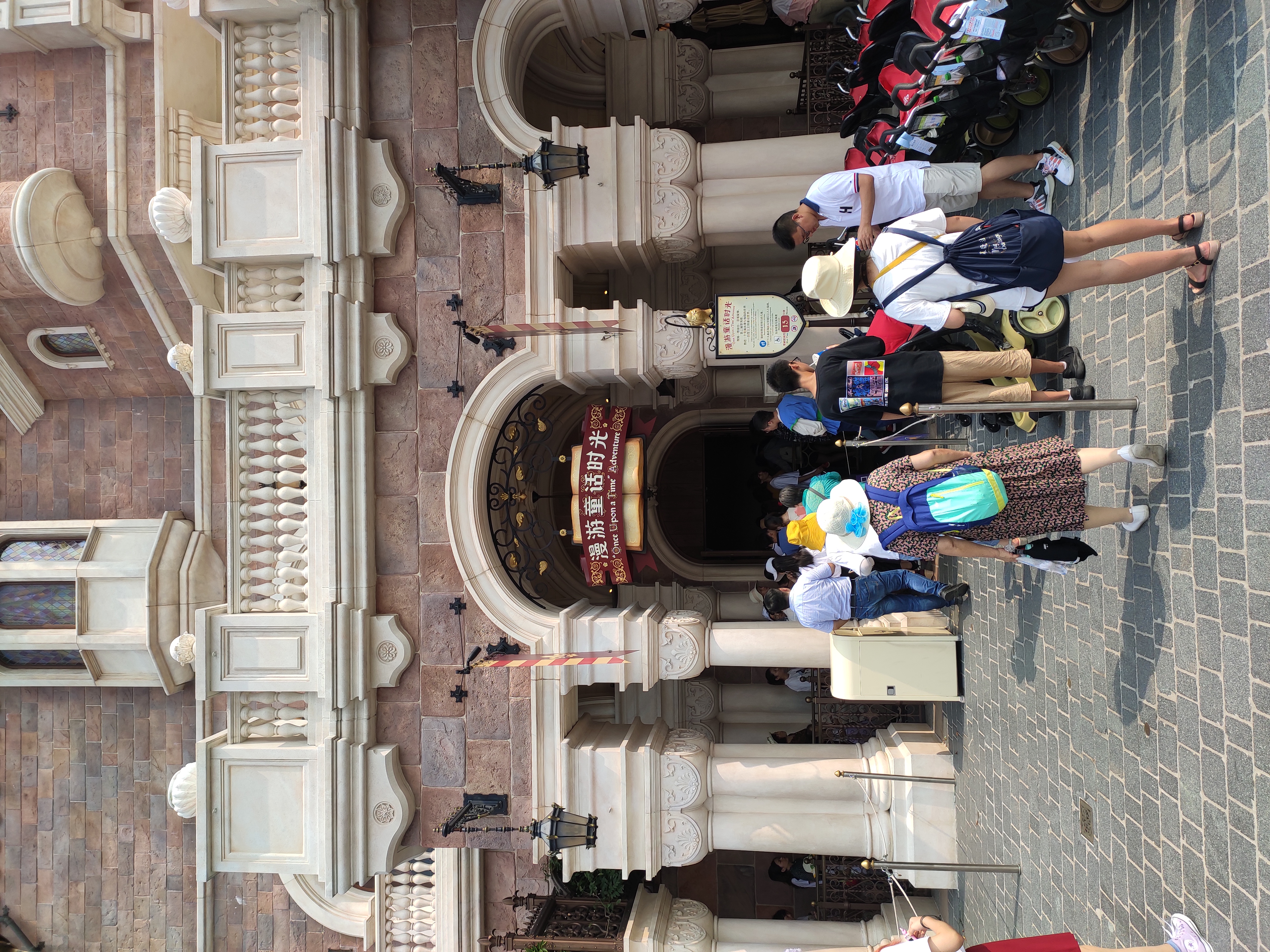 上海迪士尼一大一小旅游攻略,上海迪士尼吃住攻略讲解