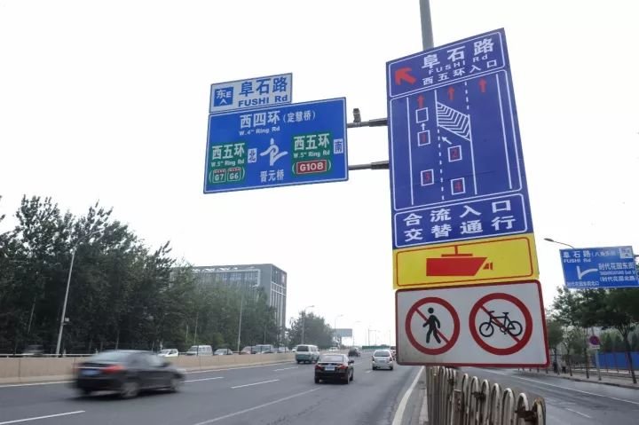 怎么才算交替行驶,如何正确并道