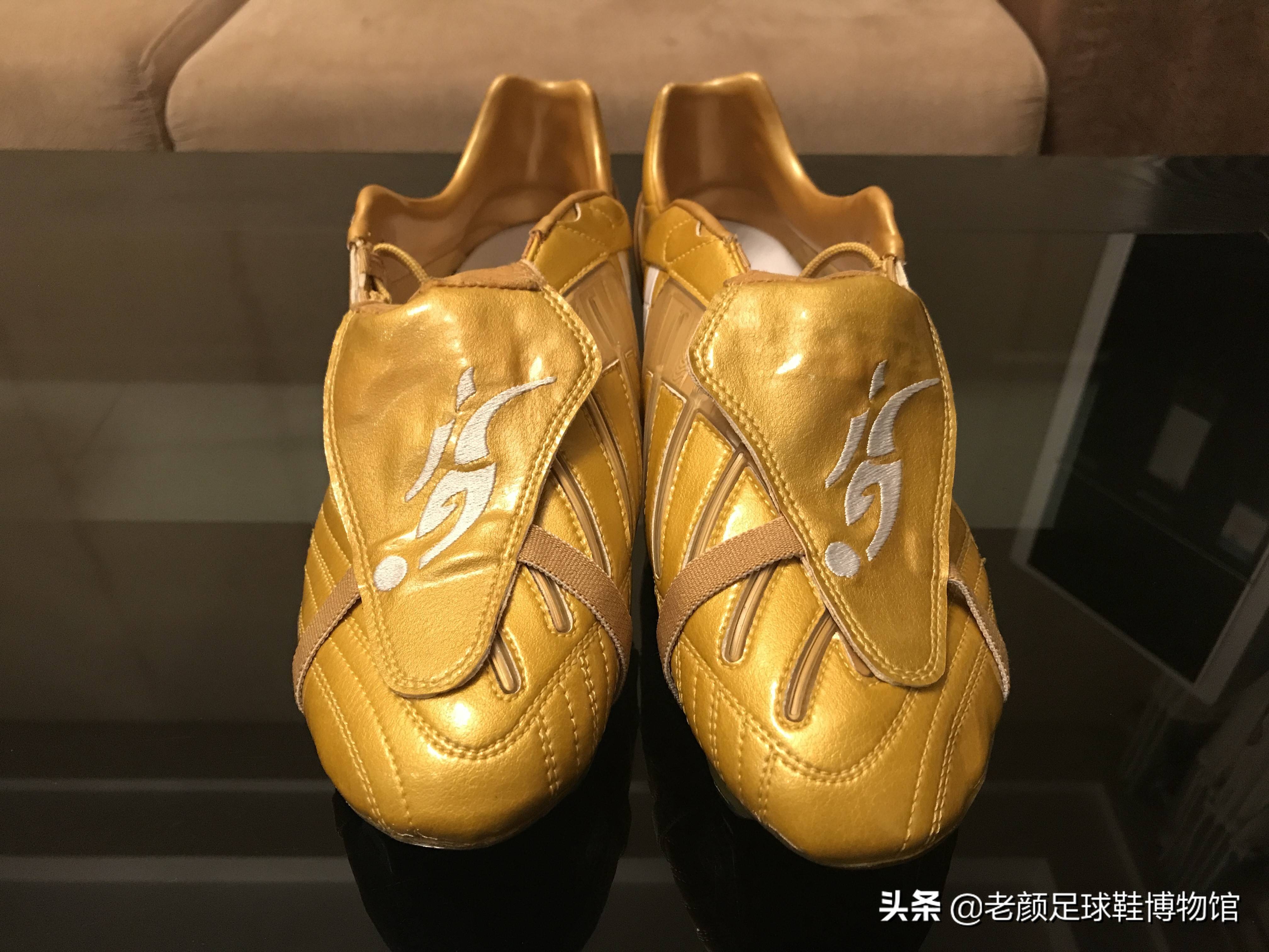 同是穿鞋挑剔的强迫症球星,10年前托尼克罗斯为小贝测试猎鹰鞋