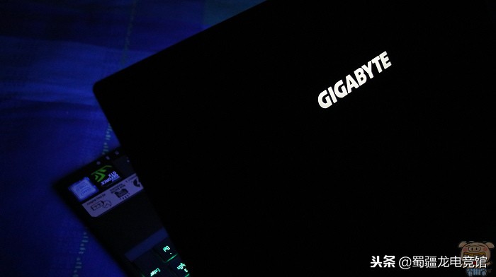 技嘉aero15xv8详细评测,技嘉游戏本aorus15x