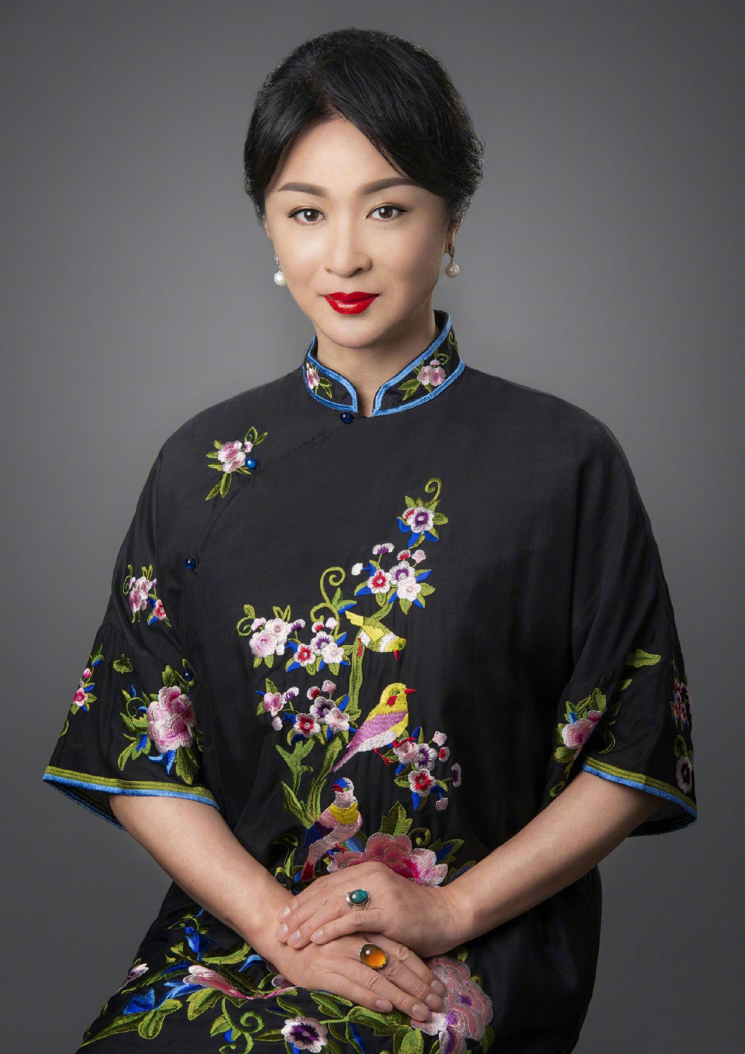 穿着旗袍好看的女生,适合穿旗袍的女生是什么气质