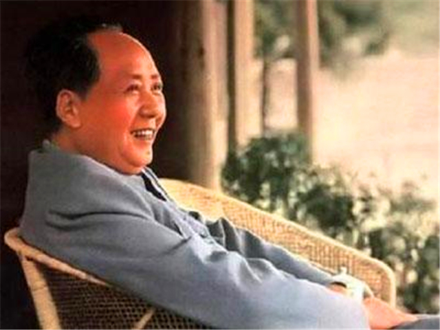 毛主席的书法:被推崇为近代狂草第一人,从书法中悟出辩证法思想