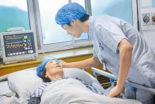 护士的基本工资每年会涨吗,护士各个岗位的工资一般多少