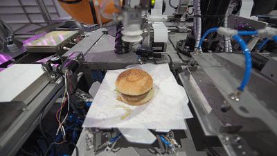 听说有群机器人乘“太空舱”悄然登陆广州?