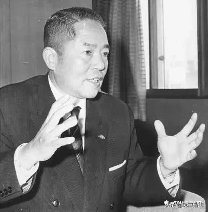 他为了制作拉链，自建了冶金工厂！供应商？不存在的