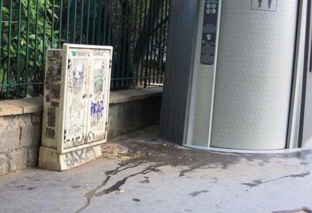 到处是黑人,遍地垃圾、满街尿骚,日本游客懵了:确定是巴黎?