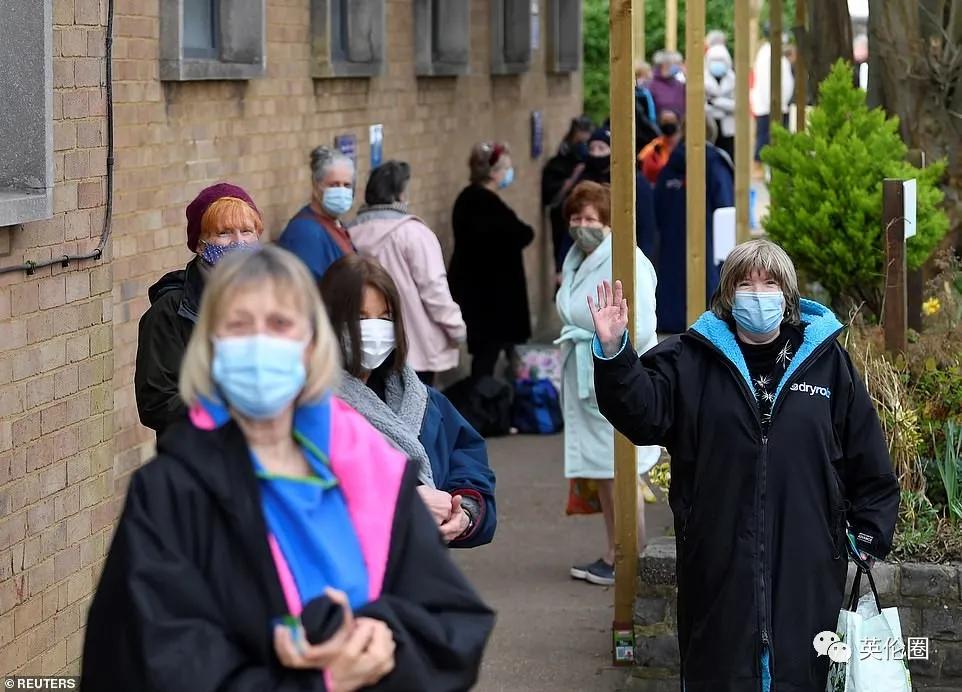 给点阳光就剩比基尼！英国迎来53年最热3月，可疫情还没结束啊