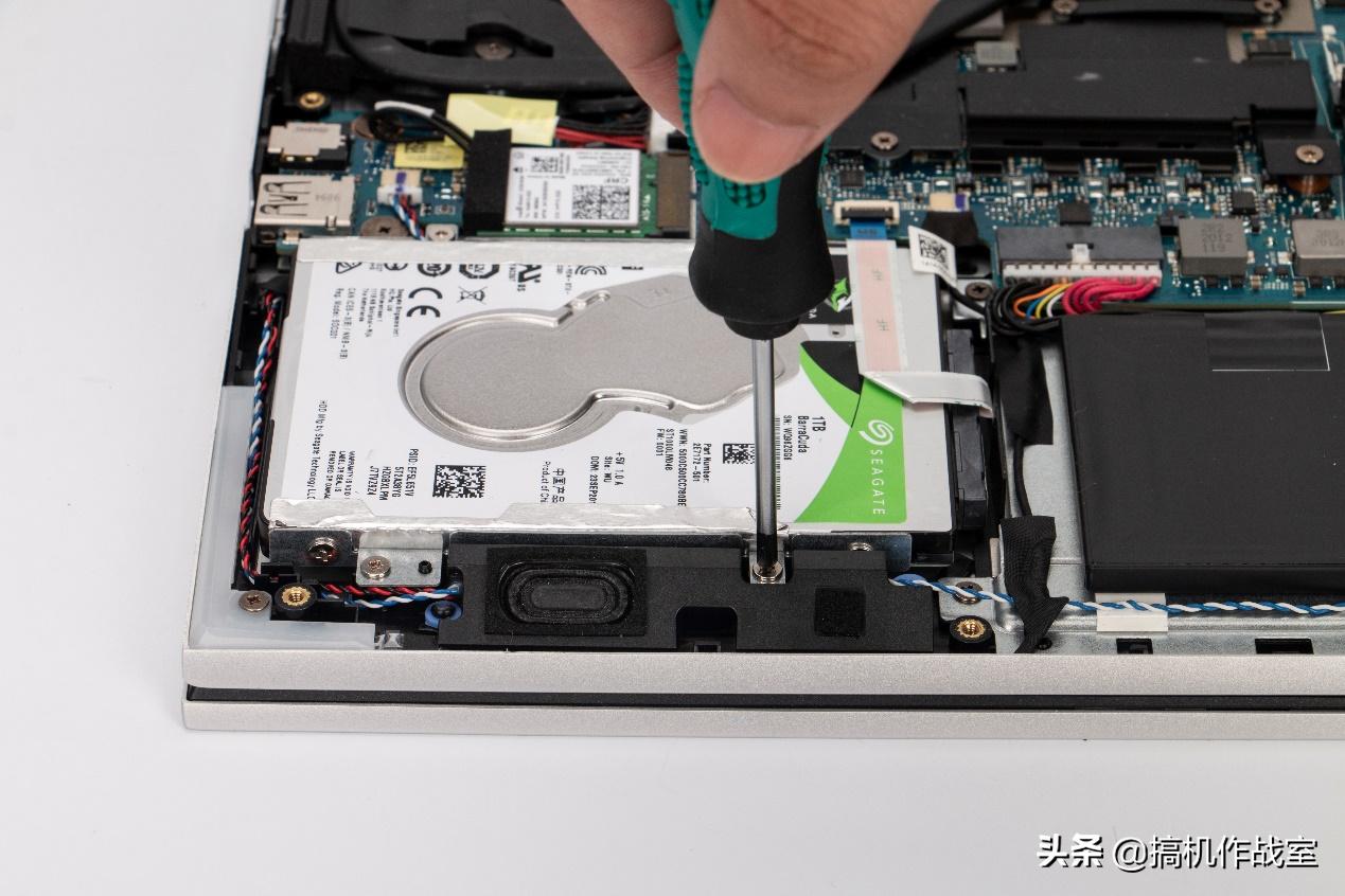 机械师f117-v如何加装硬盘,机械师f117-x笔记本新手教程