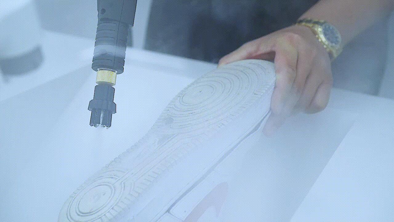 又快又好的科幻风酷炫洗鞋体验，全新门店成潮人聚集地