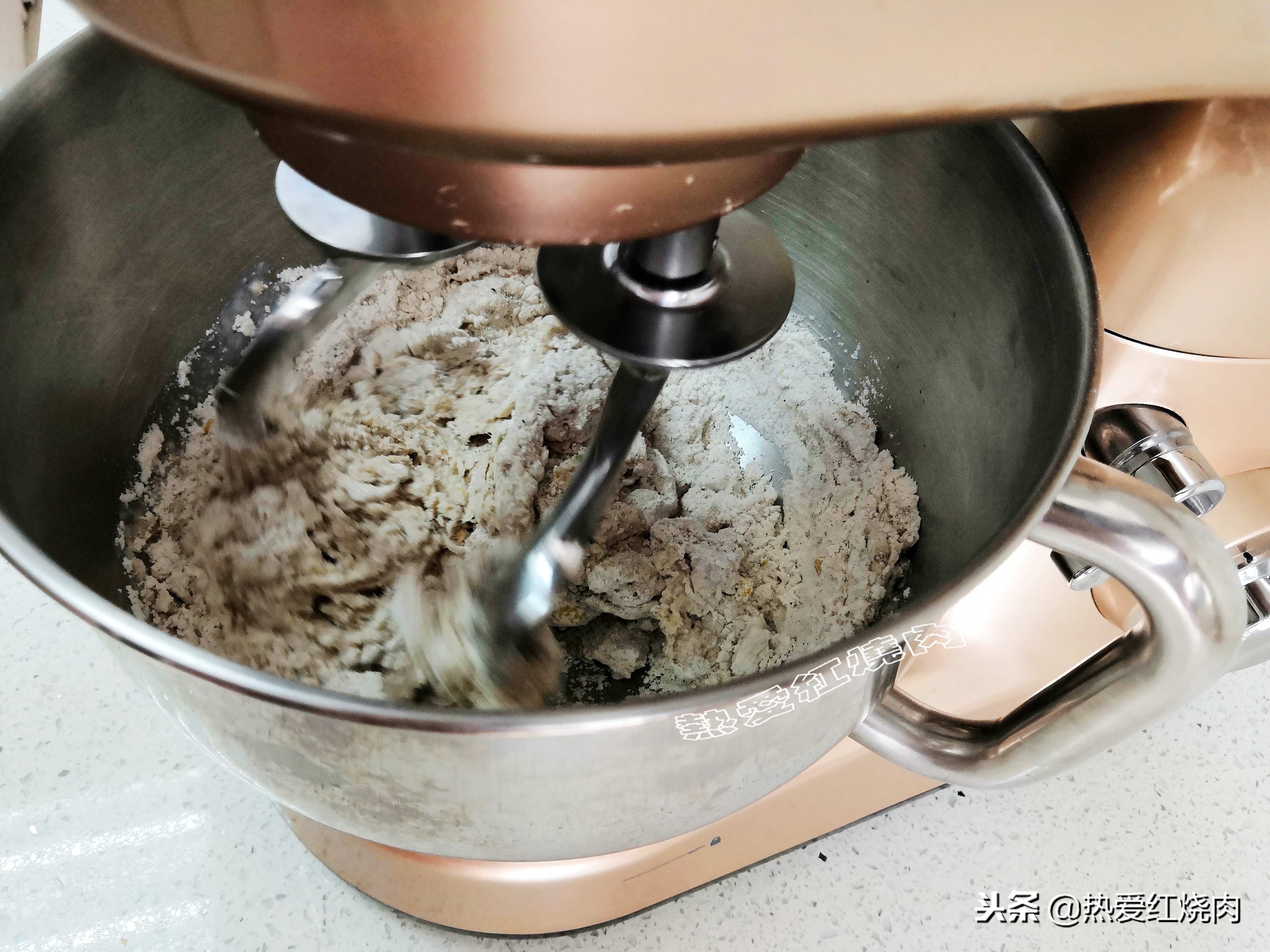 不用揉出膜的黑芝麻面包做法,不用揉出膜的粗粮面包做法