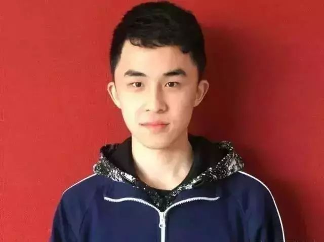 惊动央视,姚明都来致敬。他“一个人”组成篮球队后,打败了死神