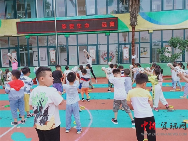 幼儿园足球展,特色幼儿园嘉年华足球联赛