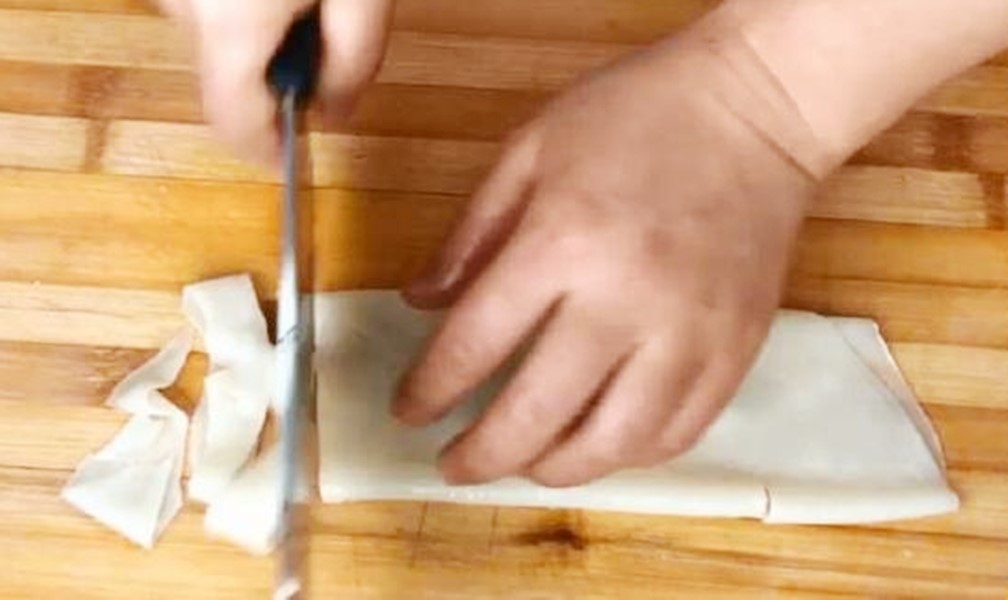 最火凉皮的制作方法抖音,凉皮最近火了教你一招