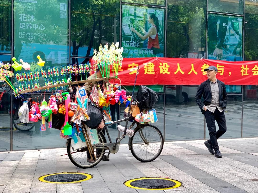 der视频专访丨对话维思平陈凌：行走城市的实践者