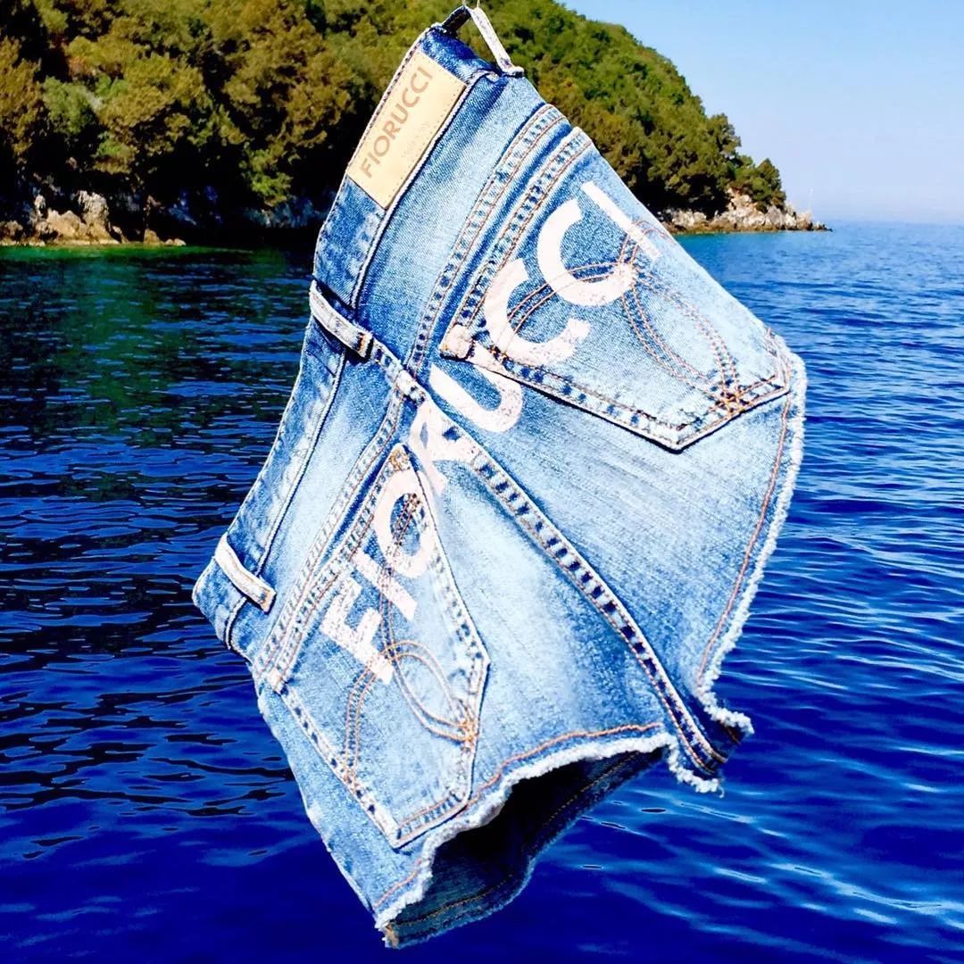 人间芭比lisa白色衣服跳舞,人间芭比lisa穿蓝衣服跳舞