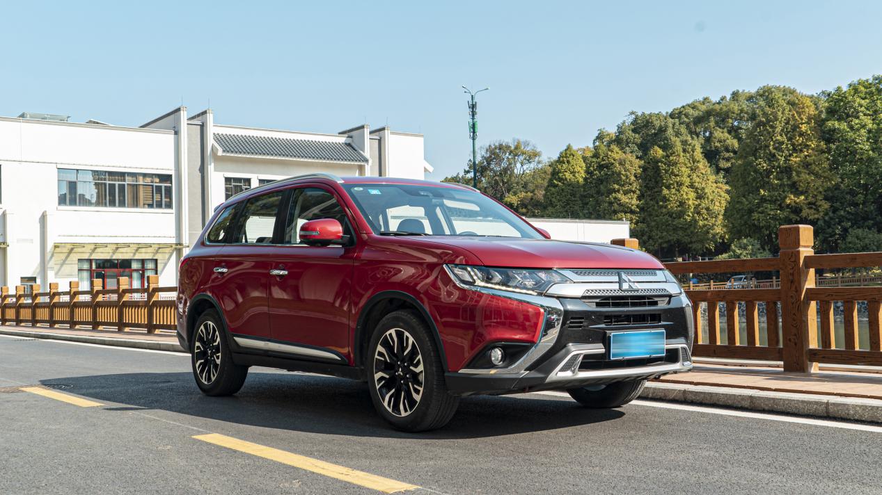 动力好底盘稳操控好的车,动力强操控好底盘扎实的几款车