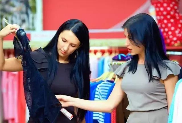 买衣服先问价格的视频,买衣服搞价小技巧有哪些