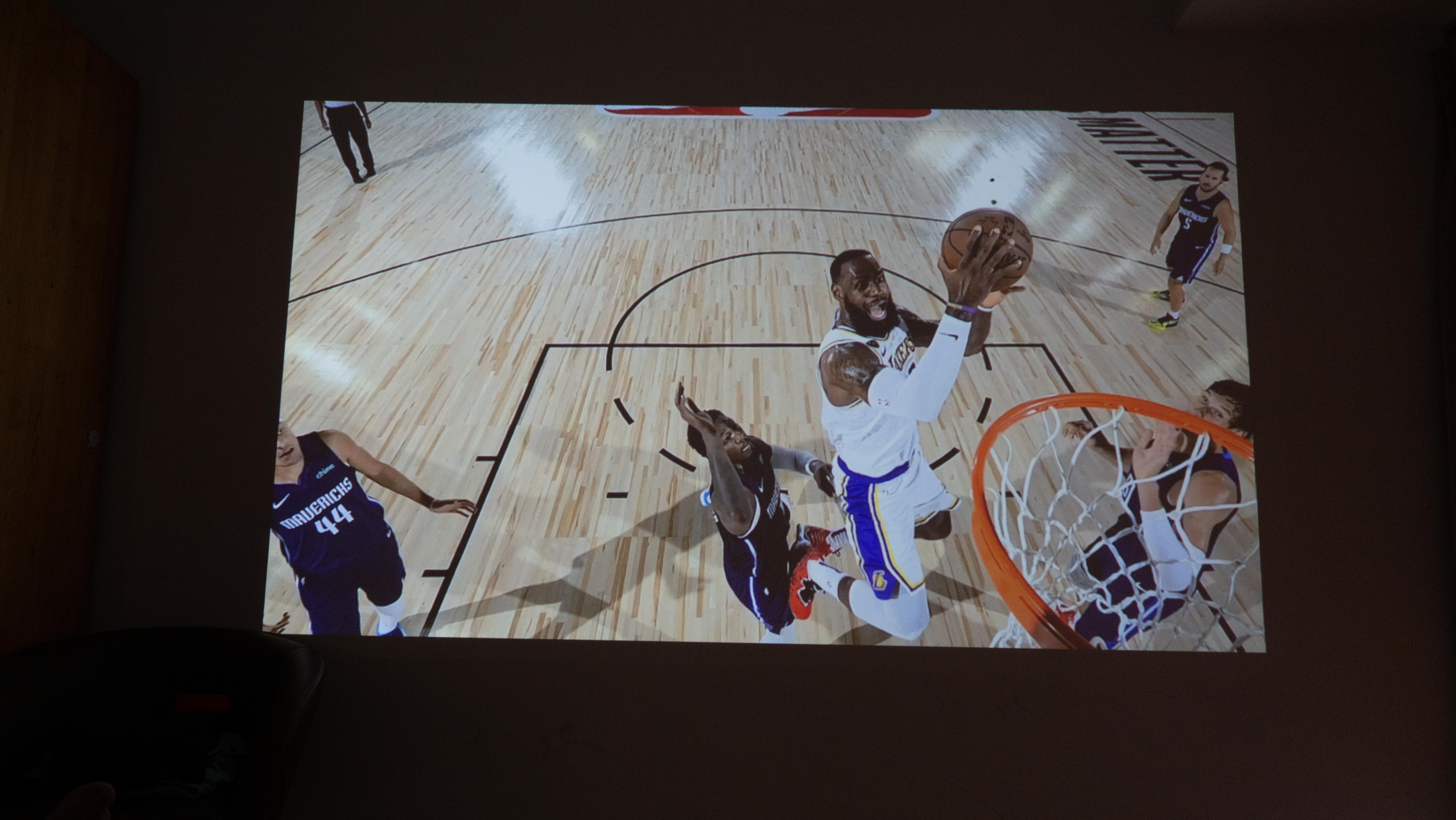 Z世代的潮酷利器，Movin01X重新定义娱乐“轻投影”