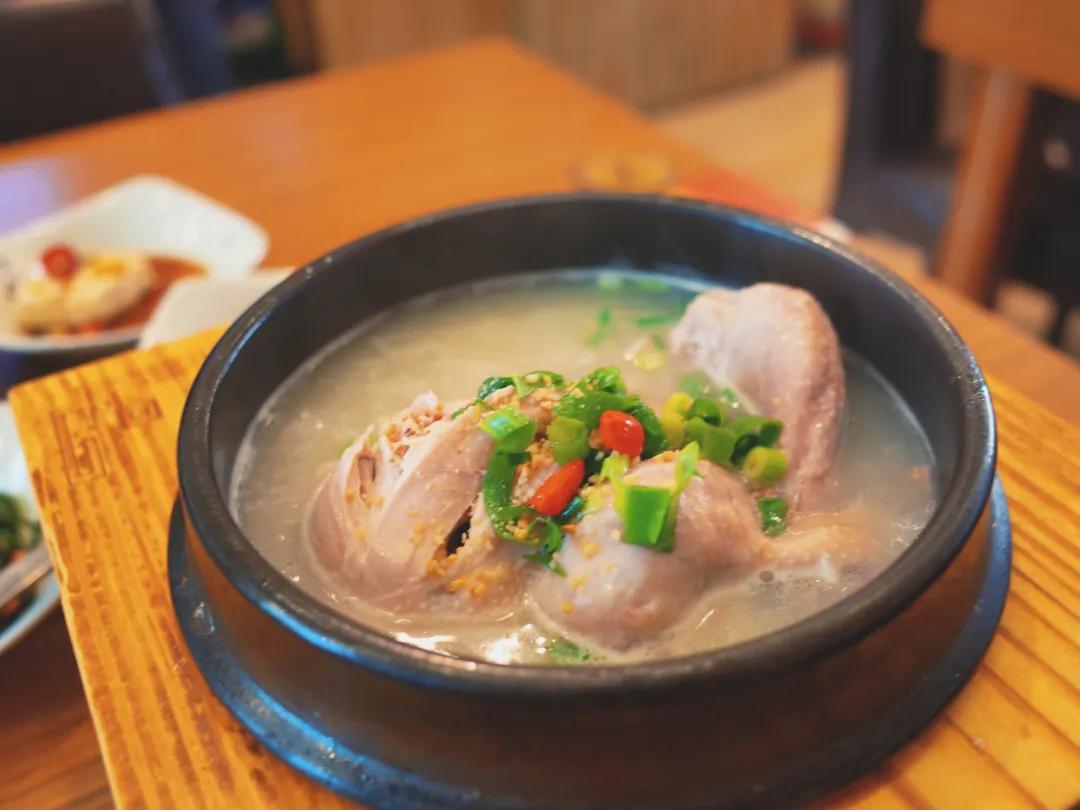 青岛好吃高端的店,青岛有什么很辣很好吃的