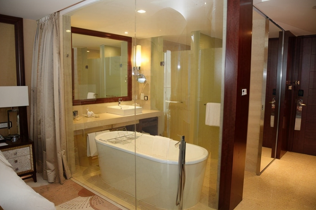 为什么酒店的玻璃都是透明的,酒店玻璃为什么都是透明的