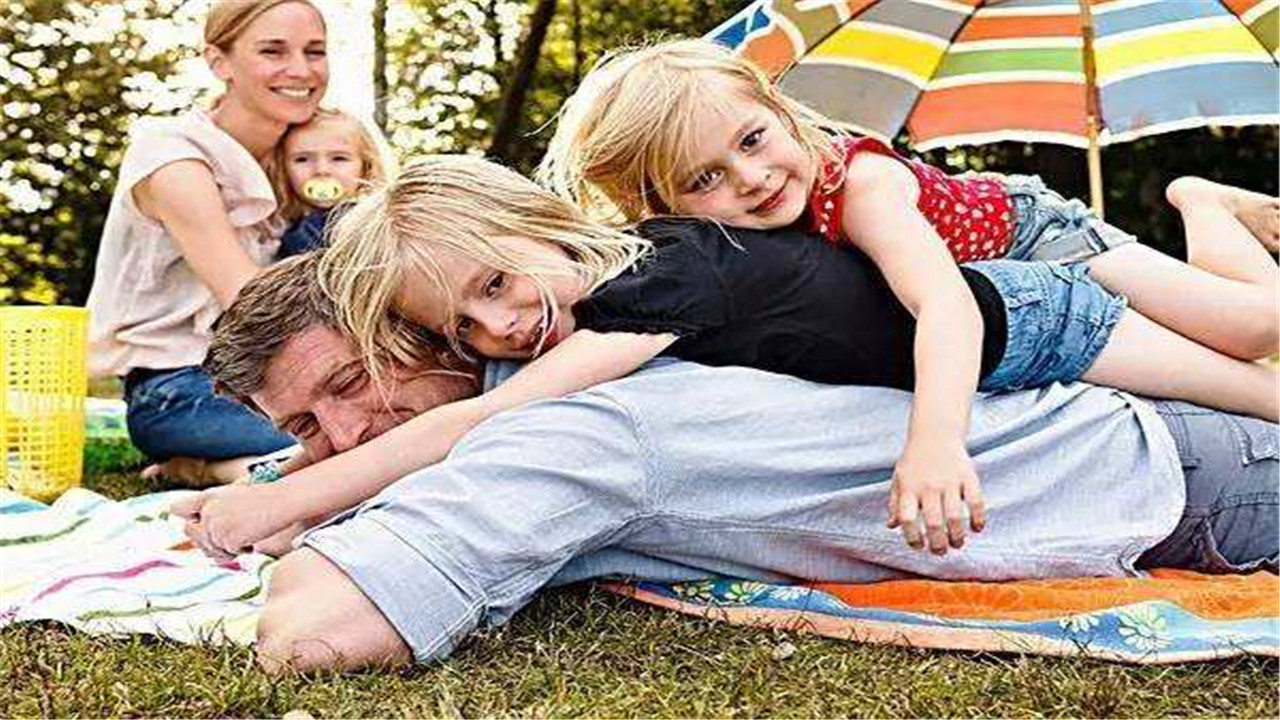 孩子总爱趴着睡好吗,孩子老爱趴着睡是怎么回事