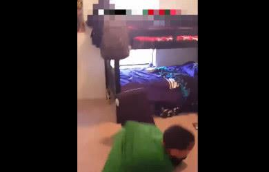 大宝和二宝吵架怎么处理,家中大宝和二宝打架该怎么处理