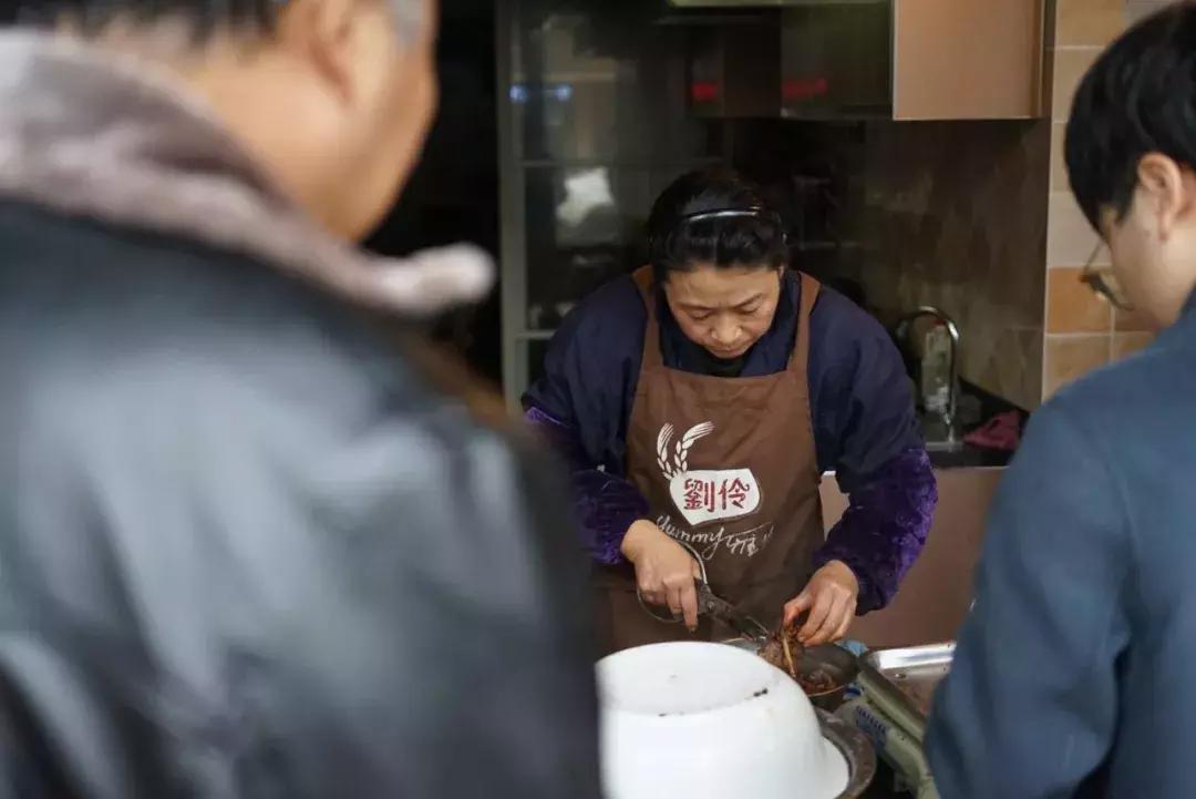 柴火灶铸铁大锅,大铁锅炖羊肉面