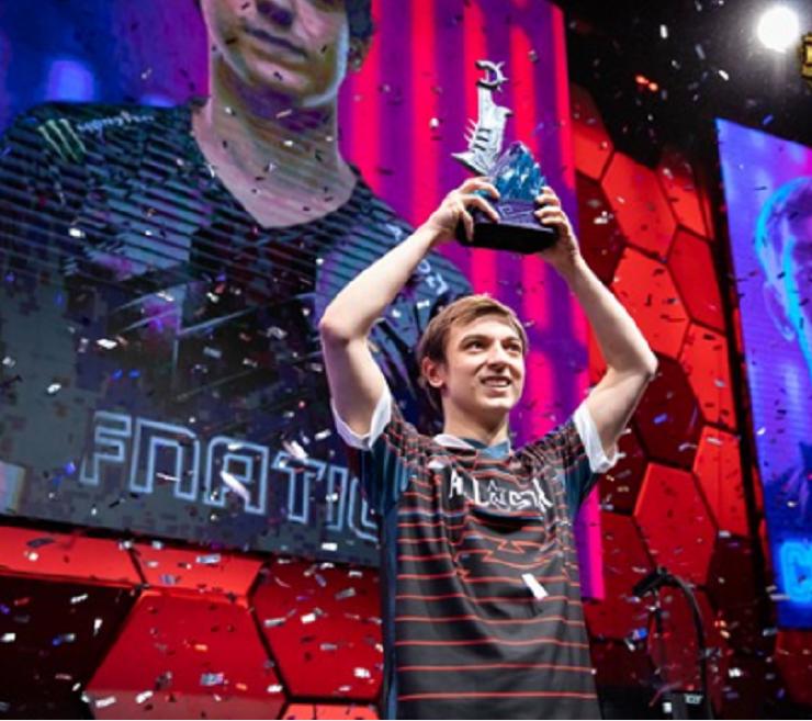 2021表演赛uzi薇恩1v5封神之战,奇亚娜vs薇恩视频